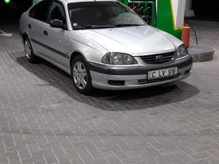 Toyota Avensis foto 1