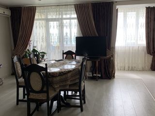Apartament cu 3 camere, 74 m², Centru, Ialoveni