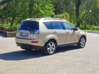 Mitsubishi Outlander foto 2