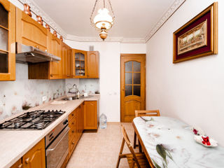 Apartament cu 3 camere, 70 m², Poșta Veche, Chișinău foto 2