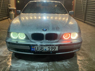 BMW 5 Series foto 1