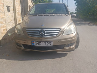 Mercedes B-Class foto 2