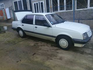 Opel Ascona foto 6