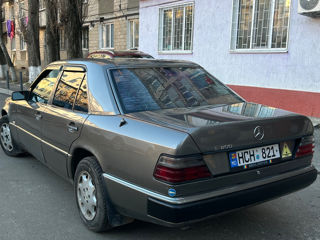 Mercedes E-Class foto 2