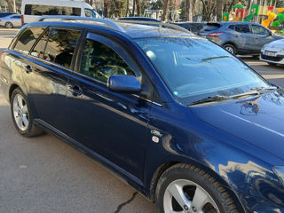 Toyota Avensis foto 4