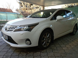 Toyota Avensis foto 1