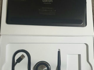 Wacom Intuos Pro (Model : PTH-660)