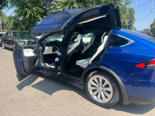 Tesla Model X foto 14