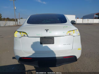 Tesla Model Y foto 6