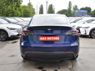 Tesla Model Y foto 6