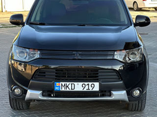 Mitsubishi Outlander foto 1