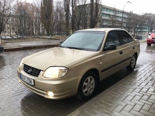 Hyundai Accent foto 4