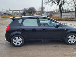 KIA Ceed foto 2