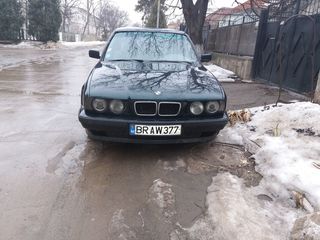 BMW 5 Series foto 1