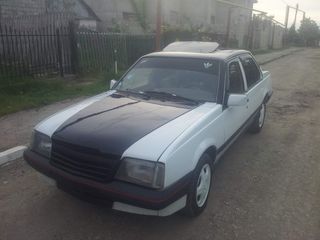 Opel Ascona foto 3