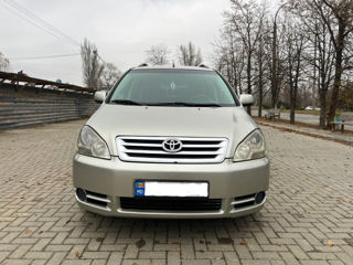 Toyota Avensis Verso foto 2