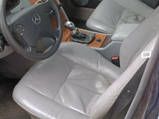 Mercedes E-Class foto 2