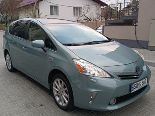 Toyota Prius v