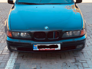 BMW 5 Series foto 2