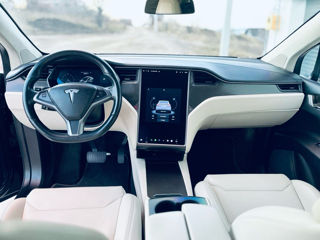 Tesla Model X foto 4