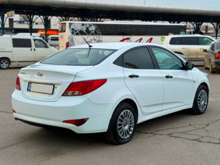 Hyundai Accent foto 6