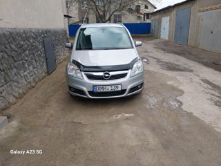 Opel Zafira foto 2