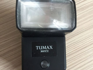 Tumax фото вспышка рабочая цена 700 лей 1 ручной и 2 авто режима. разные углы под разные объективы.