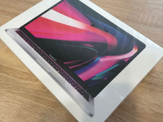 MacBook Pro 13  2022  M2  8 ram 256gb Silver  Sigilat Original  Garantie Model European