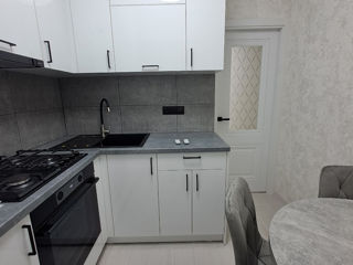 Apartament cu 2 camere, 50 m², Buiucani, Chișinău foto 2