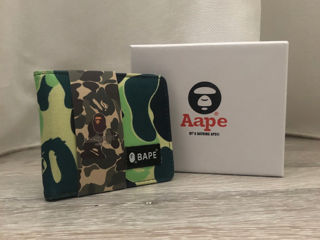 Vând portmoneu BAPE!