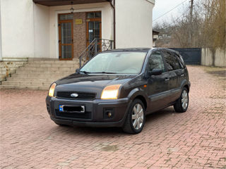 Ford Fusion foto 3