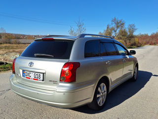 Toyota Avensis foto 4