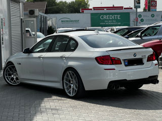 BMW 5 Series foto 5