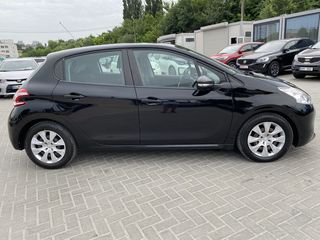 Peugeot 208 foto 4