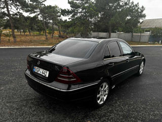 Mercedes C-Class foto 5