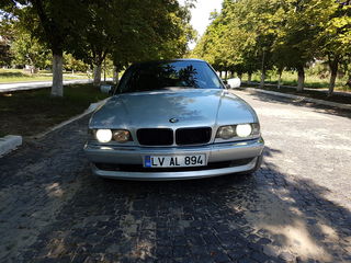 BMW 7 Series foto 2