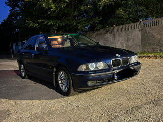 BMW 5 Series foto 1