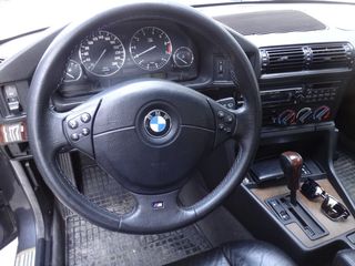 BMW 5 Series foto 1