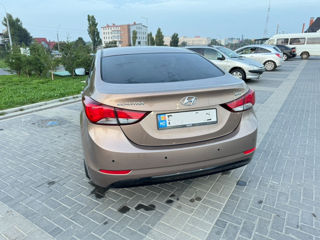 Hyundai Elantra foto 5