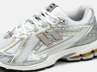 New Balance 1906R Silver/Gold Unisex foto 2