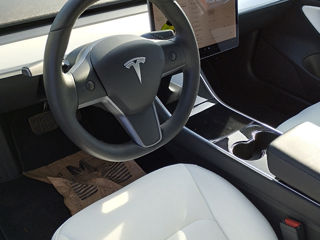 Tesla Model 3 foto 10