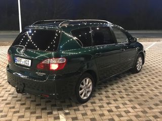 Toyota Avensis Verso foto 4