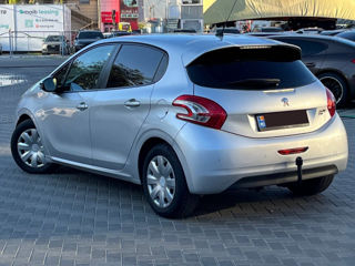 Peugeot 208 foto 3