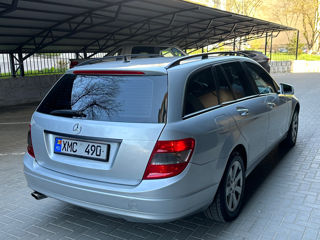 Mercedes C-Class foto 2