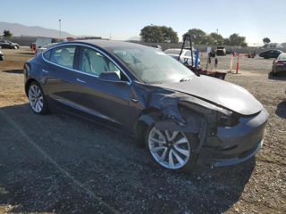 Tesla Model 3 foto 3