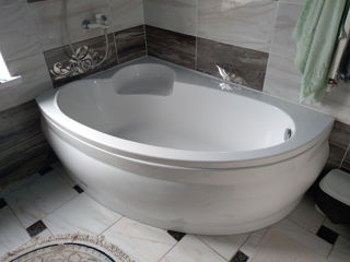 Акриловая ванна из Турции размер 170 на 110 см. Торг уместен.