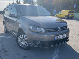 Volkswagen Touran foto 2