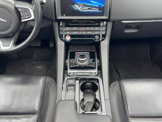 Jaguar F-PACE foto 14