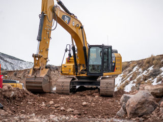 Excavator,camaz și altă  tehnică