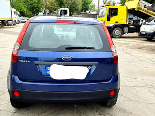 Ford Fiesta фото 2